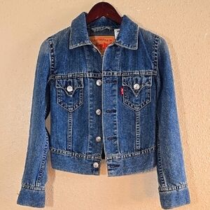 Vintage Levi's Women's Blue Denim Jacket